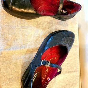 Earth brand black Mary Janes